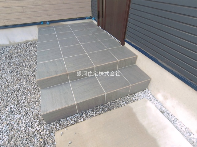 G00397558 神奈川県横浜市都筑区池辺町 新築一戸建て 5690万円 土地面積125.49m² (約37.96坪) 建物面積101.85m² (約30.80坪) 間取り３ＳＬＤＫ 築年月2026年07月(築１年以内)【外観13】