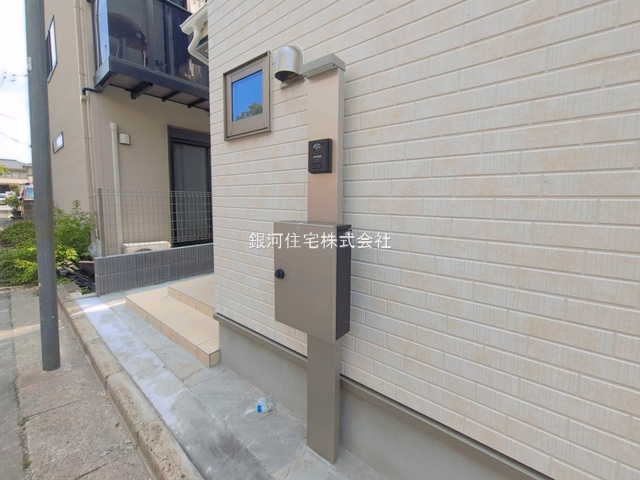 G00398384 千葉県市川市国分６丁目 新築一戸建て 3998万円 土地面積71.24m² (約21.55坪) 建物面積96.88m² (約29.30坪) 築年月2026年07月(築１年以内)【外観12】