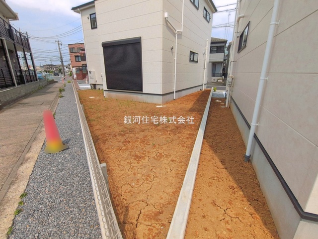 G00398448 埼玉県草加市谷塚町 新築一戸建て 5499万円 土地面積151.51m² (約45.83坪) 建物面積105.54m² (約31.92坪) 間取り４ＬＤＫ 築年月2026年07月(築１年以内)【外観11】