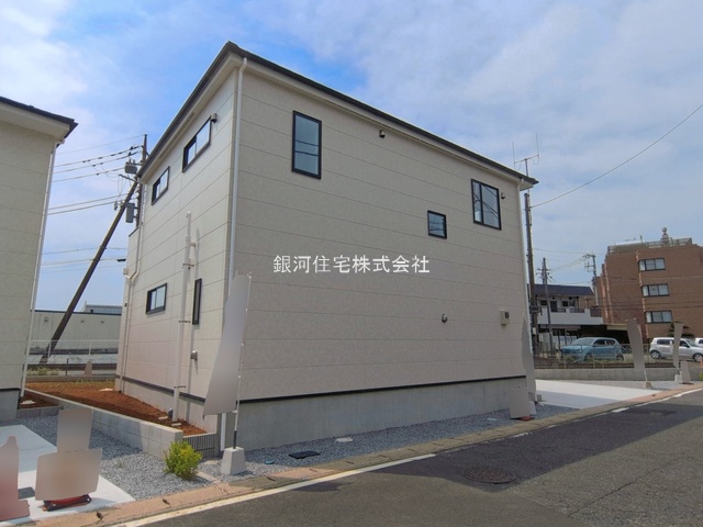 G00398448 埼玉県草加市谷塚町 新築一戸建て 5499万円 土地面積151.51m² (約45.83坪) 建物面積105.54m² (約31.92坪) 間取り４ＬＤＫ 築年月2026年07月(築１年以内)【外観14】