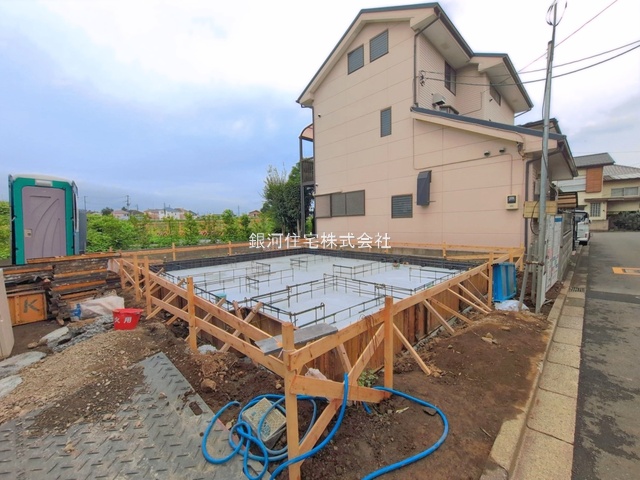 G00398516 東京都東久留米市神宝町１丁目 新築一戸建て 3980万円 土地面積82.24m² (約24.87坪) 建物面積65.76m² (約19.89坪) 間取り３ＬＤＫ 築年月2026年12月