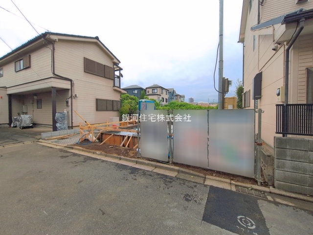 G00398516 東京都東久留米市神宝町１丁目 新築一戸建て 3980万円 土地面積82.24m² (約24.87坪) 建物面積65.76m² (約19.89坪) 間取り３ＬＤＫ 築年月2026年12月【外観2】