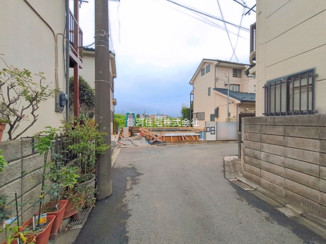 G00398516 東京都東久留米市神宝町１丁目 新築一戸建て 3980万円 土地面積82.24m² (約24.87坪) 建物面積65.76m² (約19.89坪) 間取り３ＬＤＫ 築年月2026年12月【外観3】