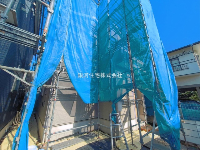 G00398518 神奈川県藤沢市天神町３丁目 新築一戸建て 4590万円 土地面積99.23m² (約30.01坪) 建物面積79.93m² (約24.17坪) 間取り３ＬＤＫ 築年月2026年10月【外観7】