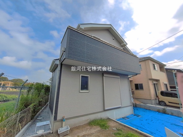G00398934 東京都武蔵村山市伊奈平５丁目 中古一戸建て 3790万円 土地面積128.99m² (約39.01坪) 建物面積110.34m² (約33.37坪) 間取り４ＬＤＫ 築年月2025年08月(築1年)【外観2】