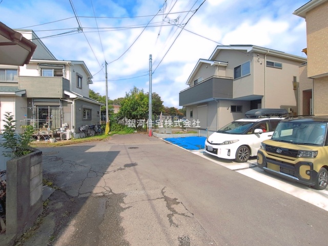 G00398934 東京都武蔵村山市伊奈平５丁目 中古一戸建て 3790万円 土地面積128.99m² (約39.01坪) 建物面積110.34m² (約33.37坪) 間取り４ＬＤＫ 築年月2025年08月(築1年)【外観3】