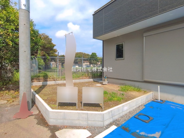 G00398934 東京都武蔵村山市伊奈平５丁目 中古一戸建て 3790万円 土地面積128.99m² (約39.01坪) 建物面積110.34m² (約33.37坪) 間取り４ＬＤＫ 築年月2025年08月(築1年)【外観8】