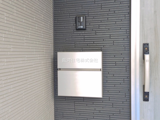 G00398934 東京都武蔵村山市伊奈平５丁目 中古一戸建て 3790万円 土地面積128.99m² (約39.01坪) 建物面積110.34m² (約33.37坪) 間取り４ＬＤＫ 築年月2025年08月(築1年)【外観12】
