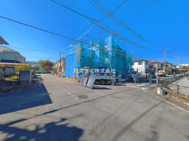 G00398970 東京都あきる野市原小宮２丁目 新築一戸建て 3980万円 土地面積140.00m² (約42.35坪) 建物面積106.92m² (約32.34坪) 間取り３ＳＬＤＫ 築年月2026年11月【外観3】