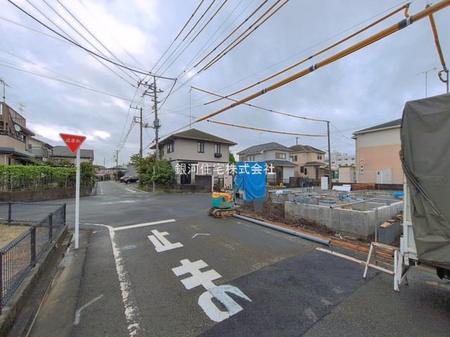 G00398970 東京都あきる野市原小宮２丁目 新築一戸建て 3980万円 土地面積140.00m² (約42.35坪) 建物面積106.92m² (約32.34坪) 間取り３ＳＬＤＫ 築年月2026年11月【外観6】