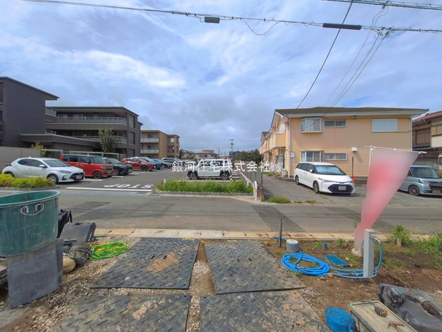 G00399001 千葉県松戸市五香西２丁目 新築一戸建て 4699万円 土地面積131.89m² (約39.89坪) 建物面積113.85m² (約34.43坪) 間取り３ＳＬＤＫ 築年月2026年11月【外観14】
