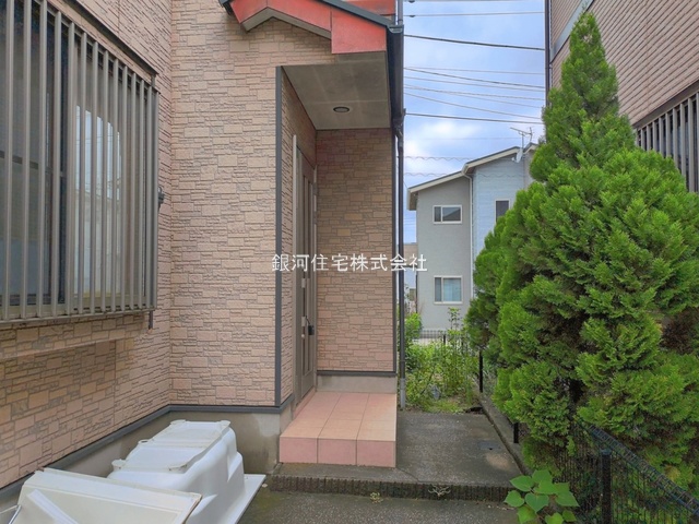 G00399005 千葉県市川市国府台３丁目 中古一戸建て 4300万円 土地面積120.08m² (約36.32坪) 建物面積91.32m² (約27.62坪) 間取り４ＬＤＫ 築年月2006年01月(築20年)【外観12】