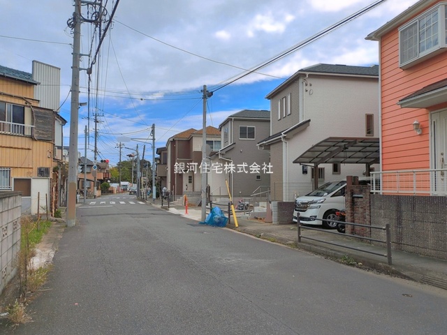 G00399006 千葉県市川市本北方３丁目 新築一戸建て 4990万円 土地面積103.90m² (約31.42坪) 建物面積93.57m² (約28.30坪) 間取り４ＬＤＫ 築年月2026年10月(築１年以内)【外観3】