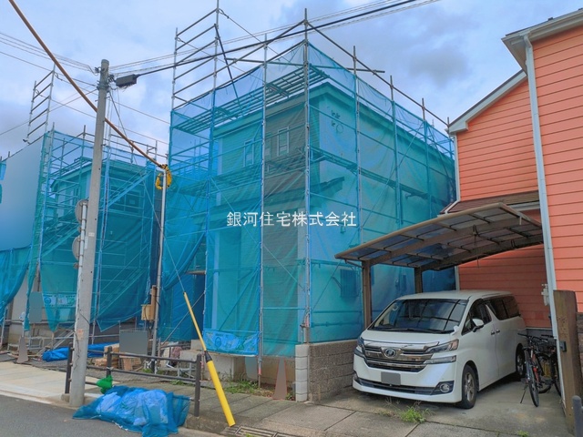 G00399006 千葉県市川市本北方３丁目 新築一戸建て 4990万円 土地面積103.90m² (約31.42坪) 建物面積93.57m² (約28.30坪) 間取り４ＬＤＫ 築年月2026年10月(築１年以内)【外観8】