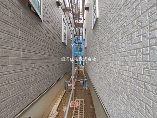 G00399006 千葉県市川市本北方３丁目 新築一戸建て 4990万円 土地面積103.90m² (約31.42坪) 建物面積93.57m² (約28.30坪) 間取り４ＬＤＫ 築年月2026年10月(築１年以内)【外観10】