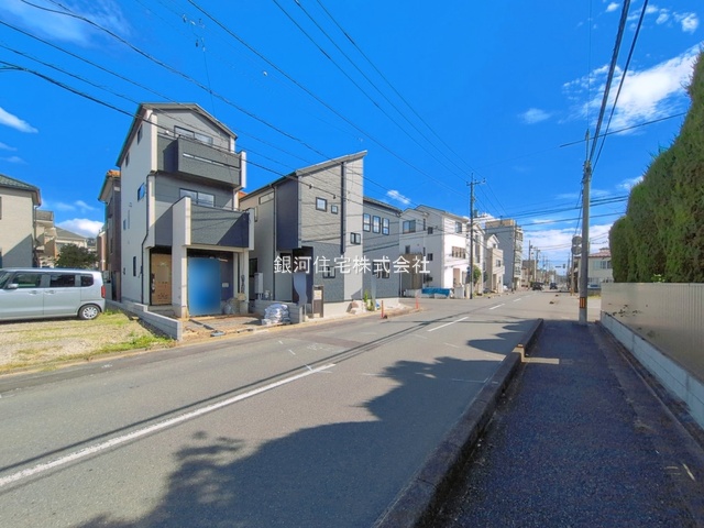 G00399020 埼玉県川口市上青木西４丁目 新築一戸建て 4280万円 土地面積74.25m² (約22.46坪) 建物面積97.39m² (約29.46坪) 間取り３ＬＤＫ 築年月2026年10月(築１年以内)【外観3】