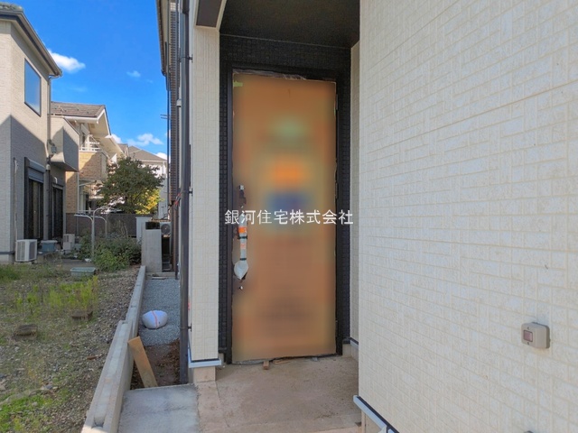 G00399020 埼玉県川口市上青木西４丁目 新築一戸建て 4280万円 土地面積74.25m² (約22.46坪) 建物面積97.39m² (約29.46坪) 間取り３ＬＤＫ 築年月2026年10月(築１年以内)【外観9】