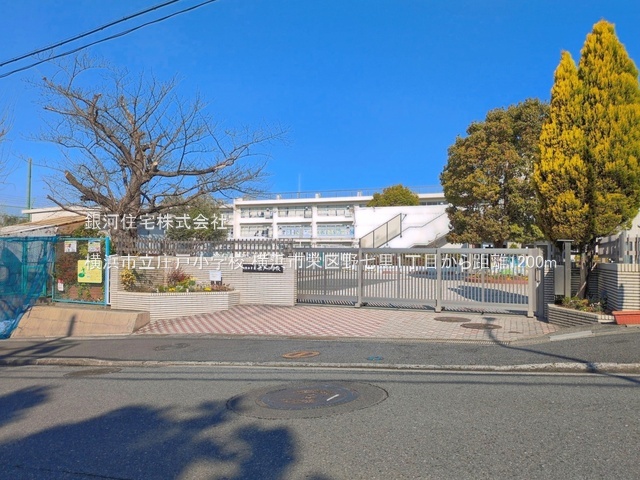 G00399026 神奈川県横浜市栄区野七里１丁目 新築一戸建て 5880万円 土地面積174.69m² (約52.84坪) 建物面積104.12m² (約31.49坪) 間取り４ＬＤＫ 築年月2026年10月(築１年以内)【周辺環境】横浜市立庄戸小学校