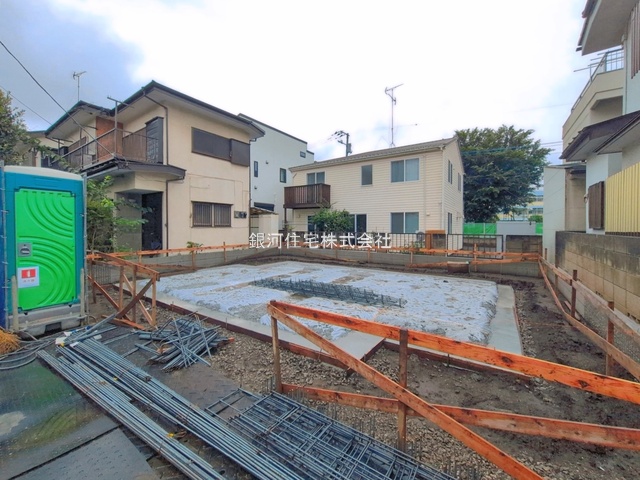 G00399039 東京都国分寺市西恋ヶ窪４丁目 新築一戸建て 6980万円 土地面積96.44m² (約29.17坪) 建物面積76.94m² (約23.27坪) 間取り３ＬＤＫ 築年月2026年12月【外観4】