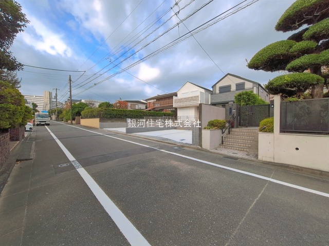 G00399262 神奈川県横浜市磯子区洋光台３丁目 新築一戸建て 7998万円 土地面積171.99m² (約52.02坪) 建物面積102.68m² (約31.06坪) 間取り４ＬＤＫ 築年月2026年10月(築１年以内)【外観3】