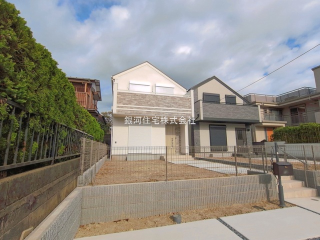 G00399262 神奈川県横浜市磯子区洋光台３丁目 新築一戸建て 7998万円 土地面積171.99m² (約52.02坪) 建物面積102.68m² (約31.06坪) 間取り４ＬＤＫ 築年月2026年10月(築１年以内)【外観10】