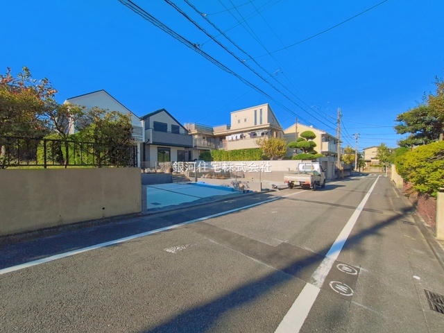 G00399263 神奈川県横浜市磯子区洋光台３丁目 新築一戸建て 8198万円 土地面積172.28m² (約52.11坪) 建物面積102.26m² (約30.93坪) 間取り４ＬＤＫ 築年月2026年10月(築１年以内)【外観3】