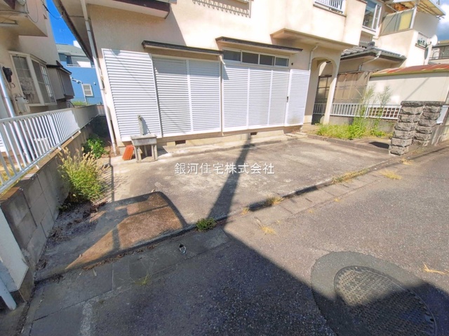 G00399266 埼玉県鴻巣市吹上富士見１丁目 中古一戸建て 799万円 土地面積105.85m² (約32.01坪) 建物面積93.57m² (約28.30坪) 間取り４ＬＤＫ 築年月1988年09月(築38年)【外観4】