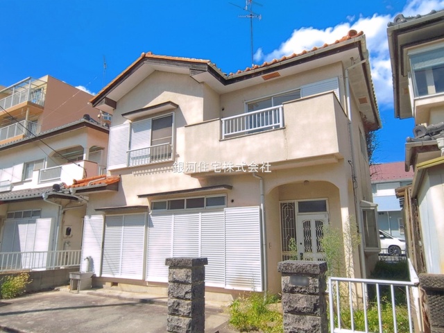G00399266 埼玉県鴻巣市吹上富士見１丁目 中古一戸建て 799万円 土地面積105.85m² (約32.01坪) 建物面積93.57m² (約28.30坪) 間取り４ＬＤＫ 築年月1988年09月(築38年)【外観9】