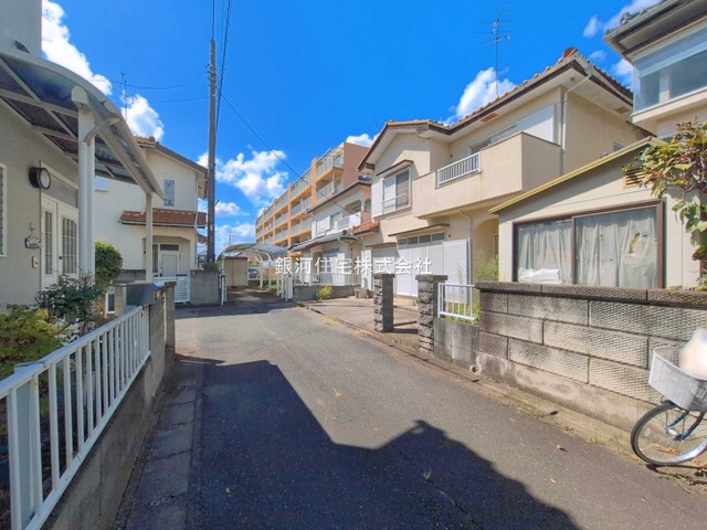 G00399266 埼玉県鴻巣市吹上富士見１丁目 中古一戸建て 799万円 土地面積105.85m² (約32.01坪) 建物面積93.57m² (約28.30坪) 間取り４ＬＤＫ 築年月1988年09月(築38年)【外観11】