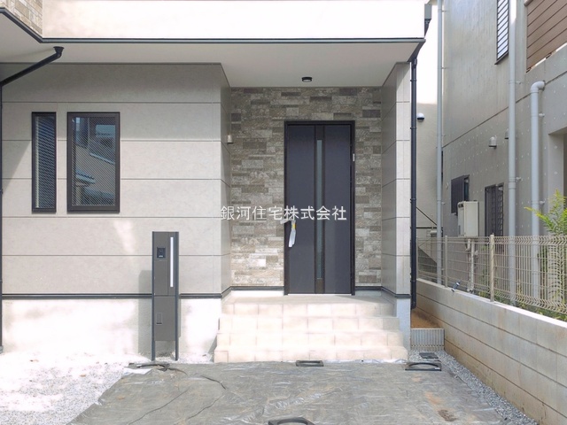 G00399583 東京都練馬区石神井台３丁目 新築一戸建て 1億999万円 土地面積130.96m² (約39.61坪) 建物面積127.09m² (約38.44坪) 築年月2026年09月(築１年以内)【外観4】
