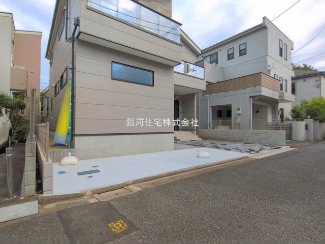 G00399583 東京都練馬区石神井台３丁目 新築一戸建て 1億999万円 土地面積130.96m² (約39.61坪) 建物面積127.09m² (約38.44坪) 築年月2026年09月(築１年以内)【外観10】