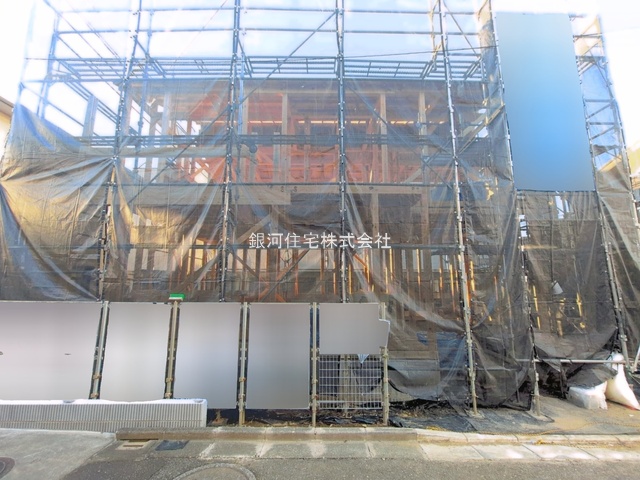 G00399586 埼玉県桶川市末広３丁目 新築一戸建て 3998万円 土地面積100.42m² (約30.37坪) 建物面積109.92m² (約33.25坪) 間取り３ＬＤＫ 築年月2026年12月【外観2】