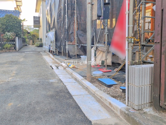G00399586 埼玉県桶川市末広３丁目 新築一戸建て 3998万円 土地面積100.42m² (約30.37坪) 建物面積109.92m² (約33.25坪) 間取り３ＬＤＫ 築年月2026年12月【外観4】