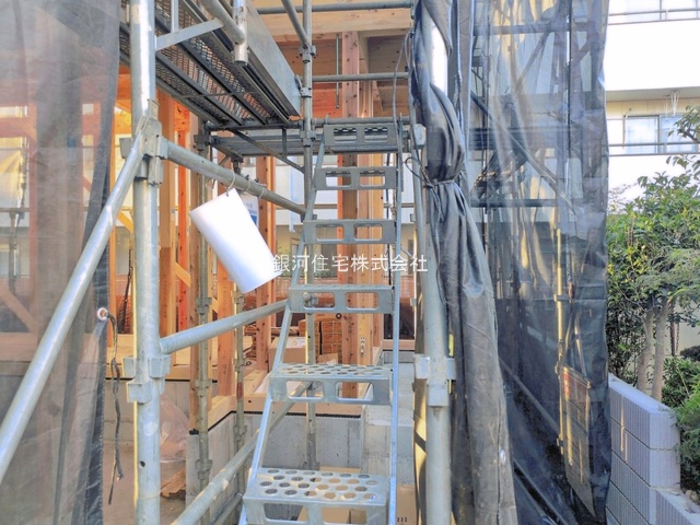 G00399586 埼玉県桶川市末広３丁目 新築一戸建て 3998万円 土地面積100.42m² (約30.37坪) 建物面積109.92m² (約33.25坪) 間取り３ＬＤＫ 築年月2026年12月【外観10】