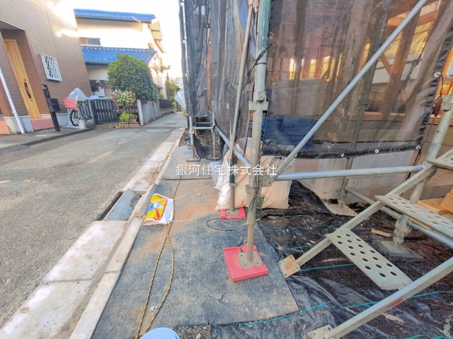G00399586 埼玉県桶川市末広３丁目 新築一戸建て 3998万円 土地面積100.42m² (約30.37坪) 建物面積109.92m² (約33.25坪) 間取り３ＬＤＫ 築年月2026年12月【外観11】